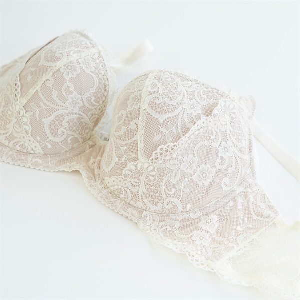 【新品未使用】BBランジェリー　BB育乳ブラ　B65 アイボリークリーム バストのプロ監修♡BB育乳ブラ （アイボリークリーム） | RIRE