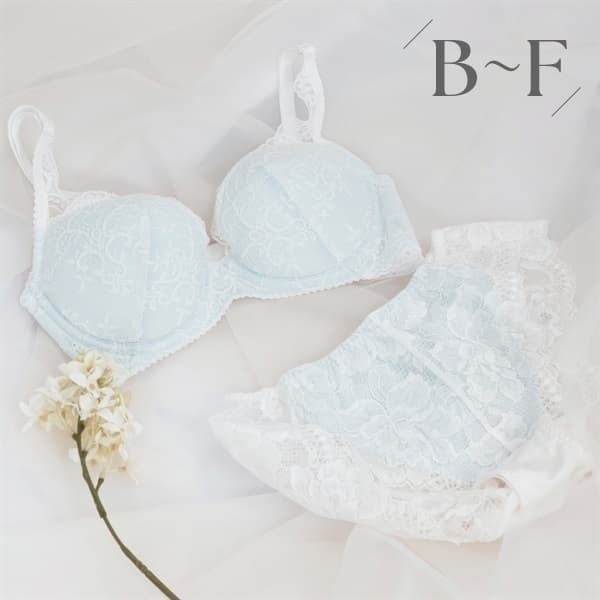 【新品未使用】BBランジェリーBB育乳ブラ/アイボリーE65 育乳 ふんわり 美乳 小胸 可愛い 贅沢レース 脇肉矯正 オシャレ